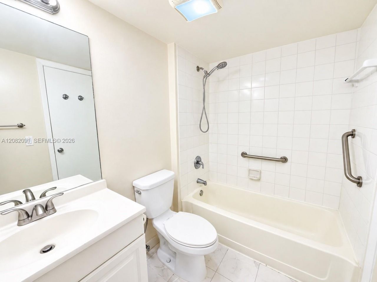 8660 NW 5th Ter, Unit 15-103, Miami, FL 33126 Photo