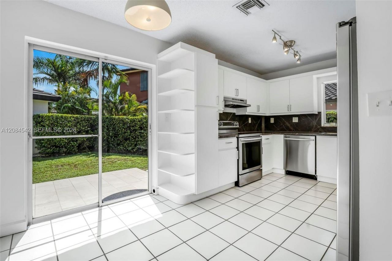 13230 NW 8th Ter, Miami, FL 33182 Photo