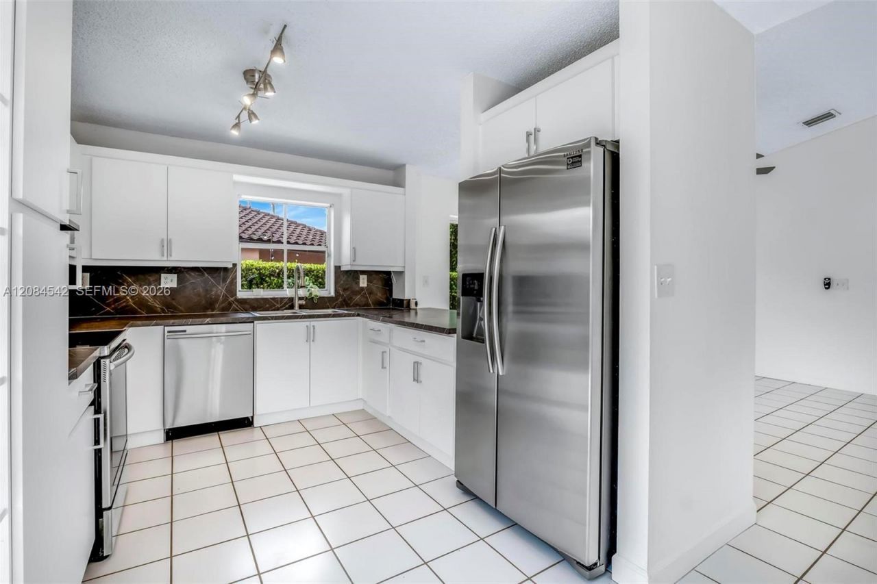 13230 NW 8th Ter, Miami, FL 33182 Photo