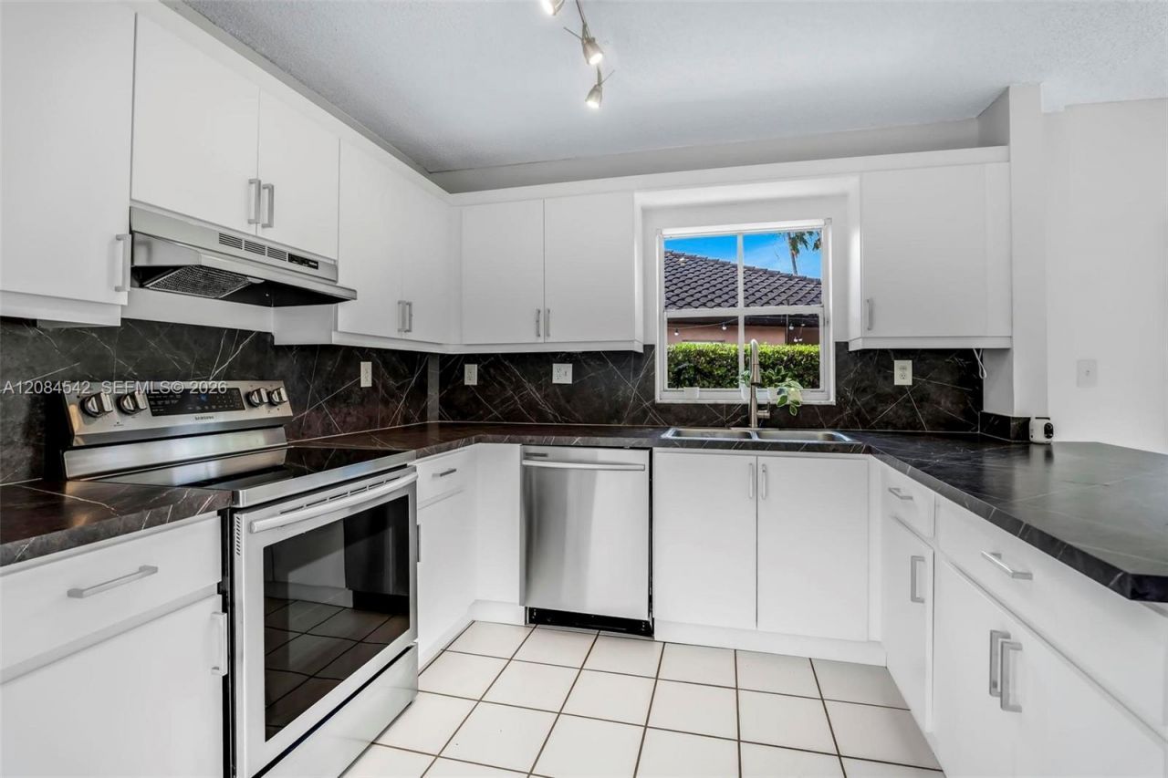 13230 NW 8th Ter, Miami, FL 33182 Photo