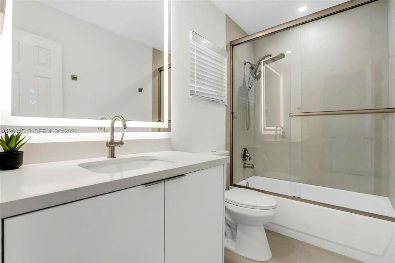 13230 NW 8th Ter, Miami, FL 33182 Photo
