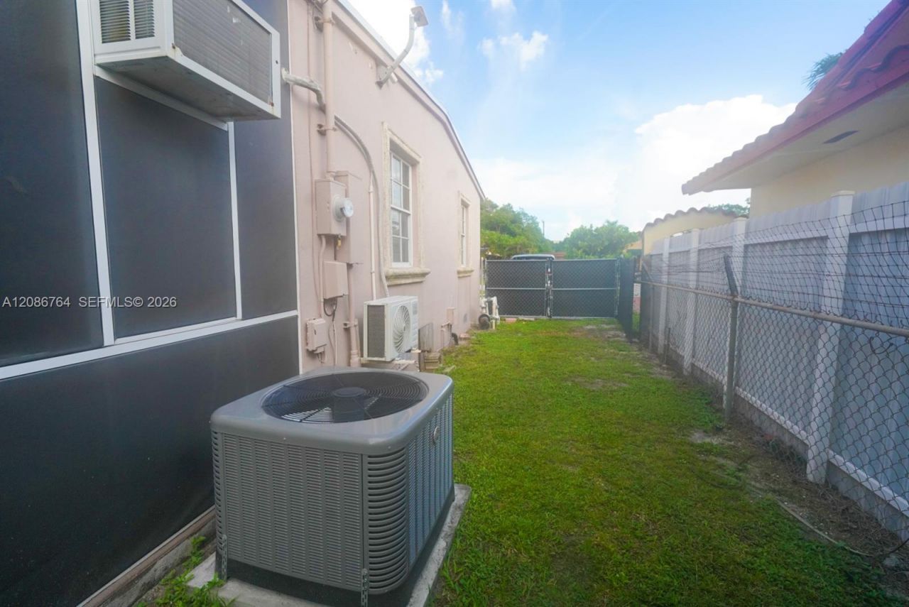 358 E 45th St, Hialeah, FL 33013 Photo