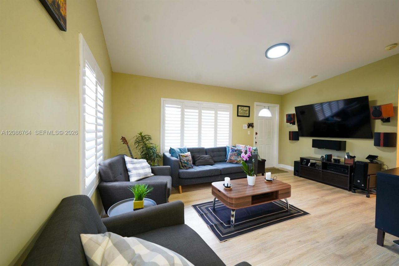 358 E 45th St, Hialeah, FL 33013 Photo