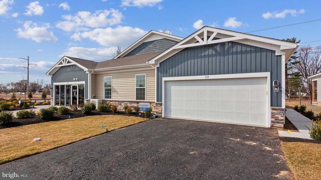 179 DELHAAS CIRCLE, BRISTOL, PA 19007