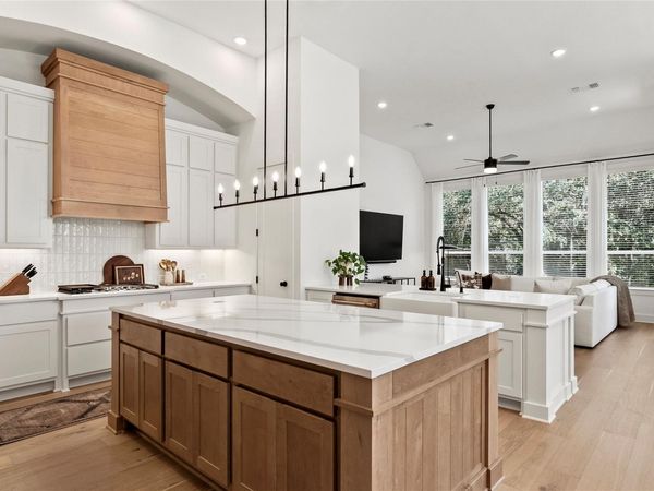 384 Leaning Rock RDG , Austin, TX 78737