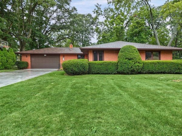1805 Clover Lane, Valparaiso, IN 46385
