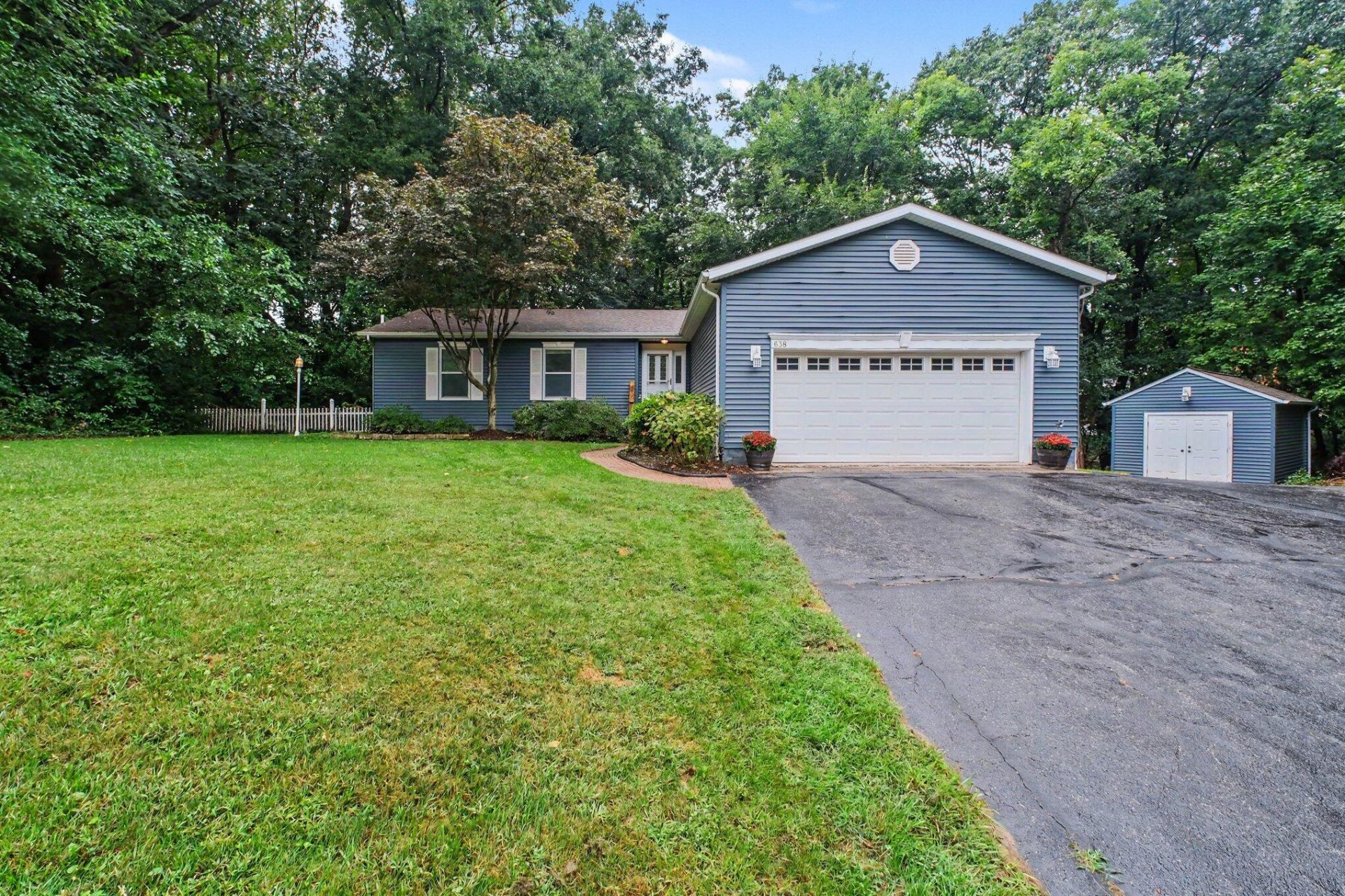 638 Hazelwood Path, Valparaiso, IN 46385 Main Photo