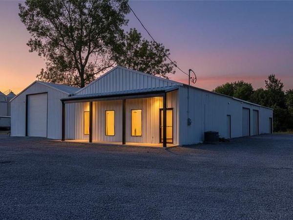 2100 Clinton Road, Sedalia, MO 65301