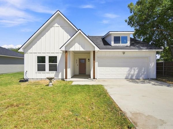 370 Third Avenue, Milford, TX 76670
