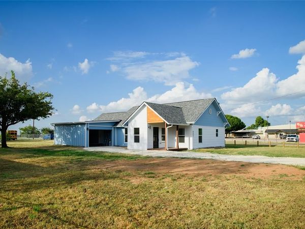 4401 Elementary Drive, Southmayd, TX 76268