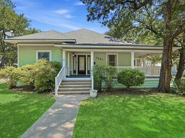 1221 S Crockett Street, Sherman, TX 75090
