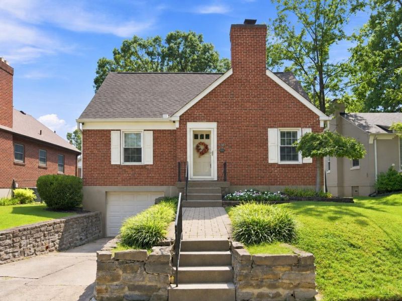 3307 Maplecrest Place, Cincinnati, OH 45209 Photo 1