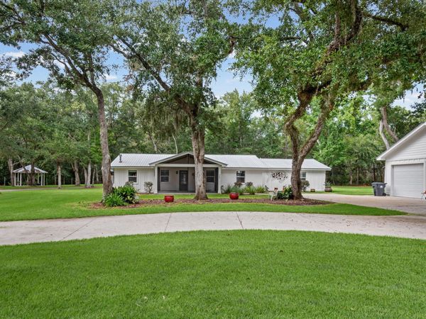 362 Red Barn Road, Freeport, FL 32439