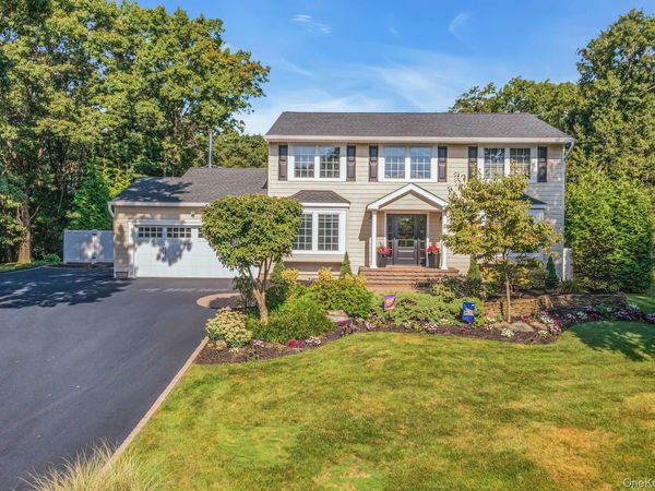 7 Stonehurst Lane , Dix Hills, NY 11746