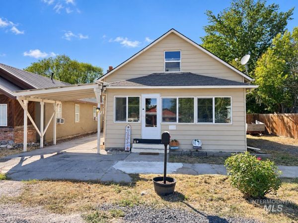 313 Michigan St, Gooding, ID 83330