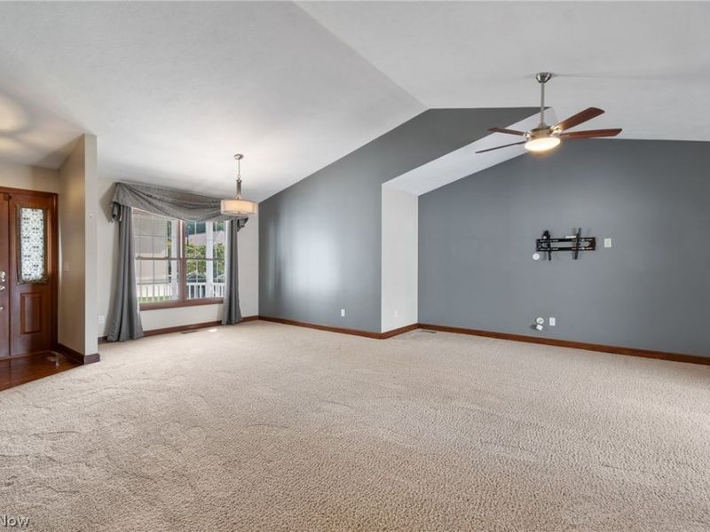860 Arroyo Drive, Barberton, OH 44203 Photo 10