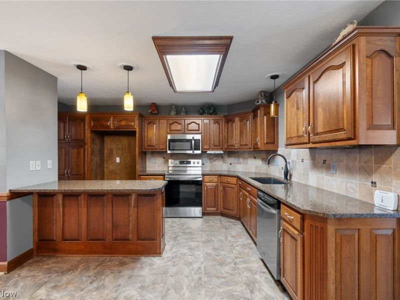 860 Arroyo Drive, Barberton, OH 44203 Photo 21