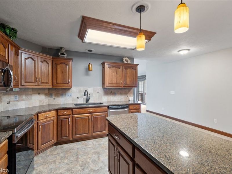 860 Arroyo Drive, Barberton, OH 44203 Photo 22