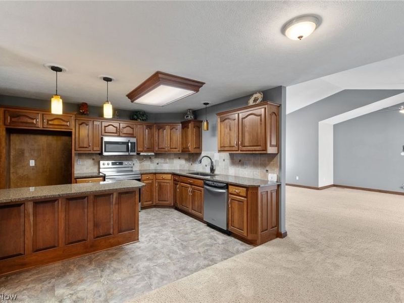 860 Arroyo Drive, Barberton, OH 44203 Photo 23