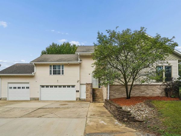 914 NE 4th Avenue, Oelwein, IA 50662