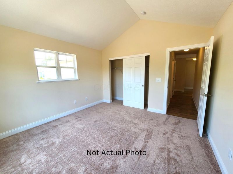 704 Olde Creek Drive, Newark, OH 43055 Photo 5