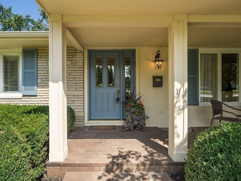 2088 Lytham Road, Columbus, OH 43220 Photo 3