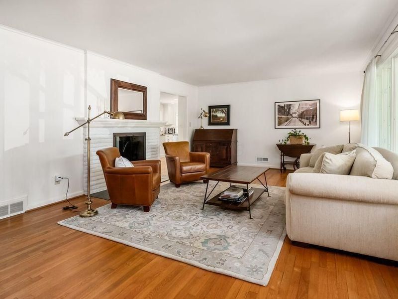 2088 Lytham Road, Columbus, OH 43220 Photo 7