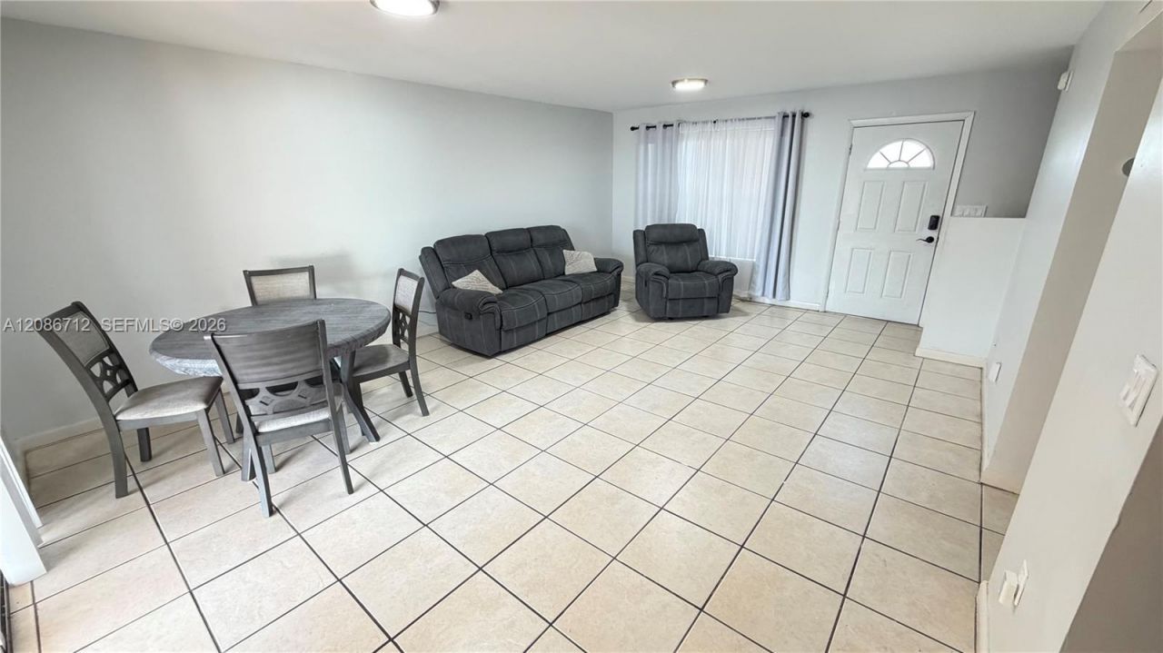 11249 SW 33rd Cir Pl, Miami, FL 33165 Photo