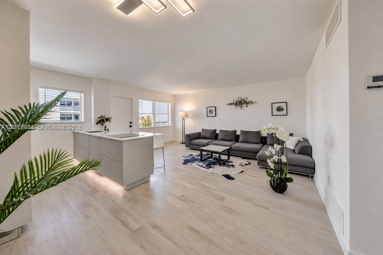 1720 Jefferson St, Unit 511, Hollywood, FL 33020 Photo