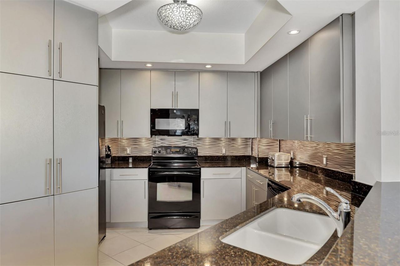 100 Central Avenue, Unit H716, Sarasota, FL 34236 Photo