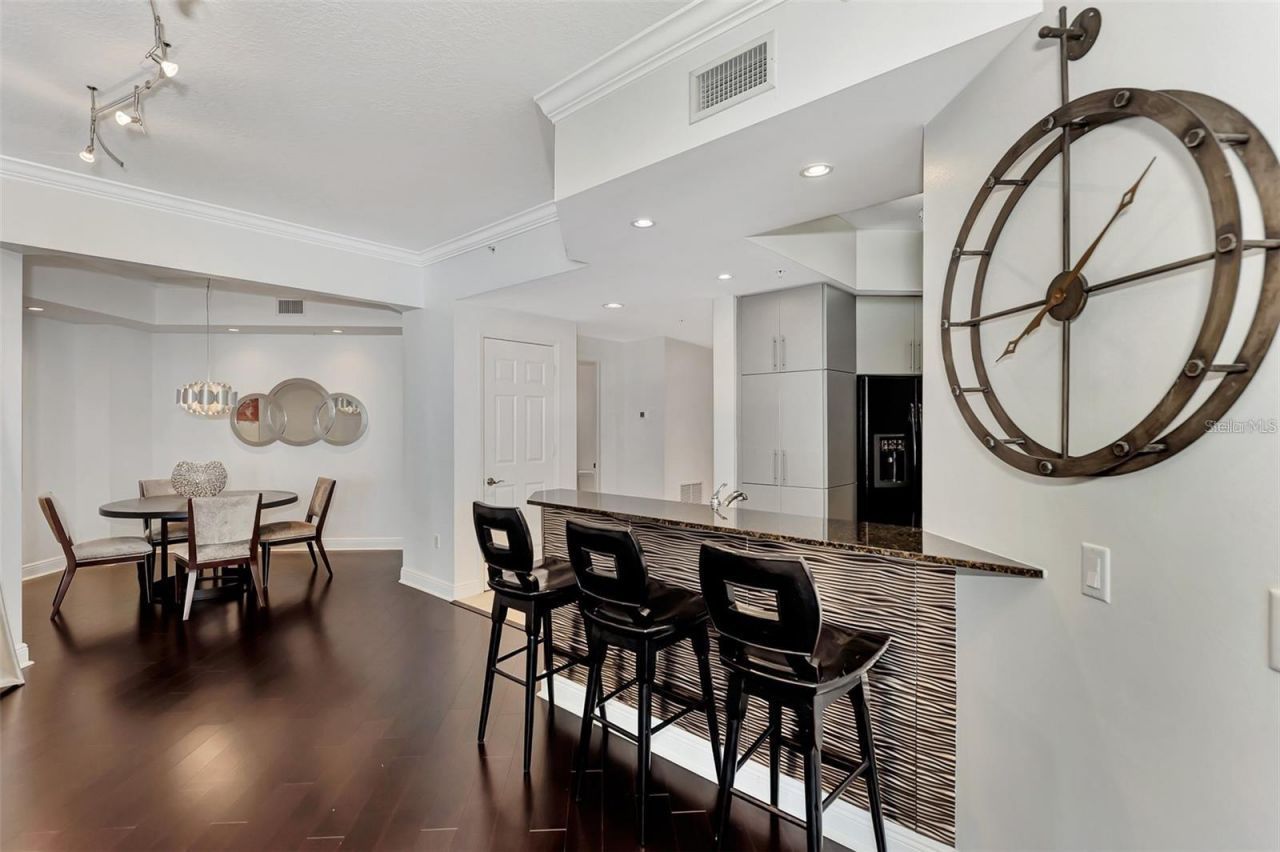 100 Central Avenue, Unit H716, Sarasota, FL 34236 Photo