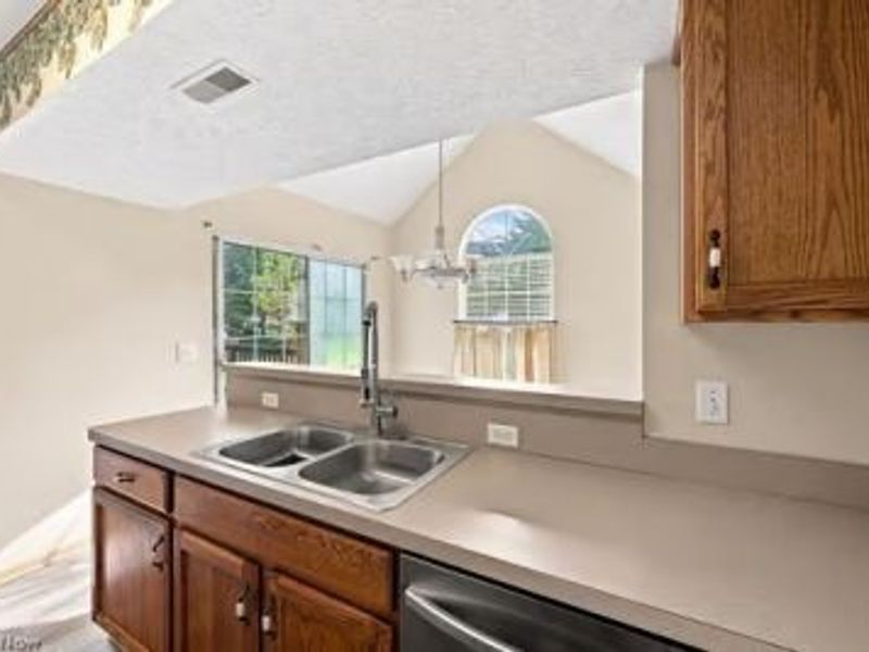 6741 Meadow Lane, Middleburg Heights, OH 44130 Photo 12