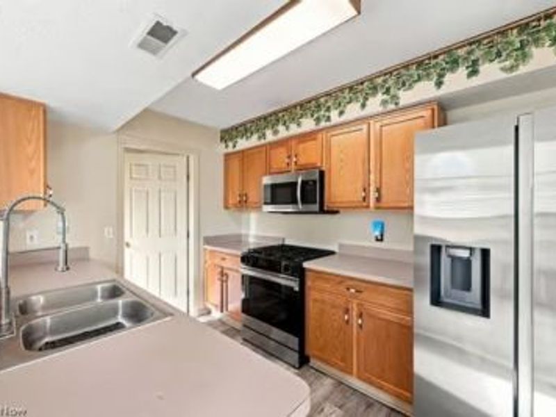 6741 Meadow Lane, Middleburg Heights, OH 44130 Photo 8
