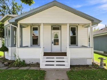 2227 AVENUE E, COUNCIL BLUFFS, IA 51501
