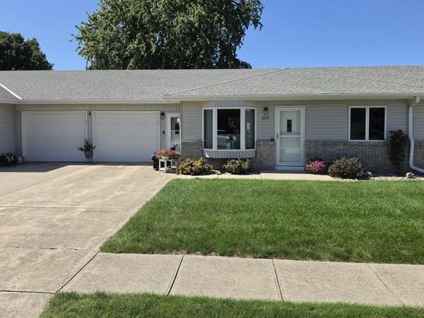 204 24th Ave, Sheldon, IA 51201