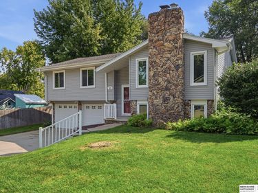 823 Tara Road, Papillion, NE 68046