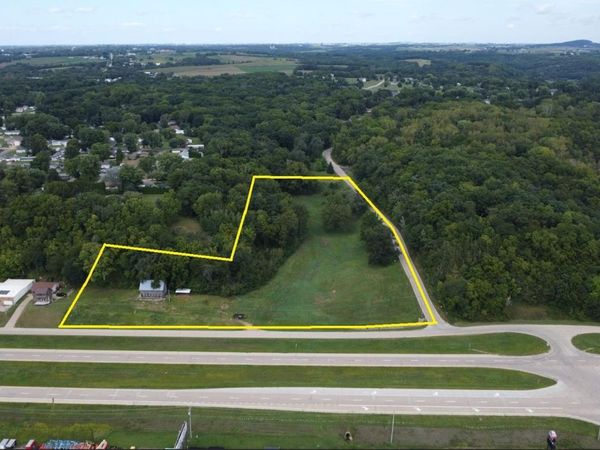 19400 US Route 20 W, EAST DUBUQUE, IL 61025