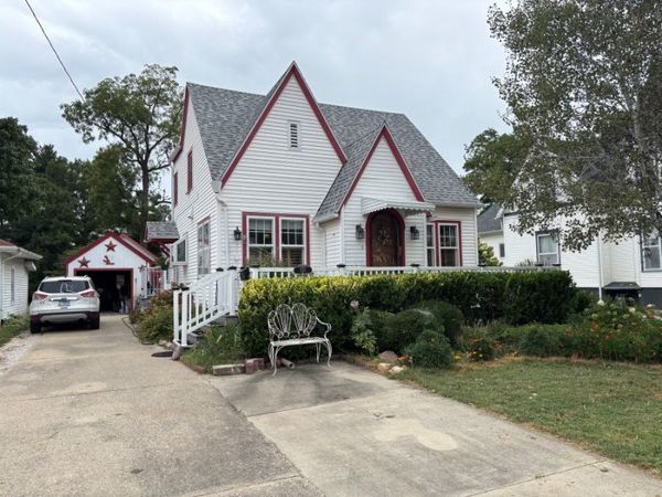 623 S 2nd Street, Watseka, IL 60970
