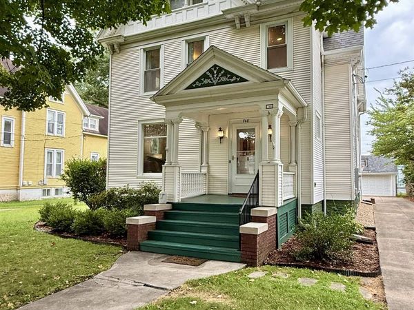 748 Bateman Street, Galesburg, IL 61401