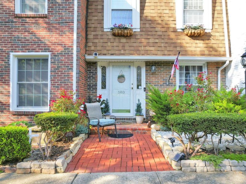 583 Simbury Street, Columbus, OH 43228 Photo 2