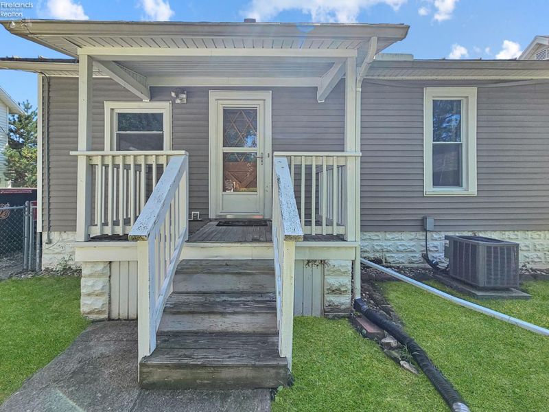 126 Belle Avenue, Bellevue, OH 44811 Photo 3