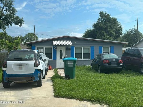 7990 50th Avenue N , St. Petersburg, FL 33709
