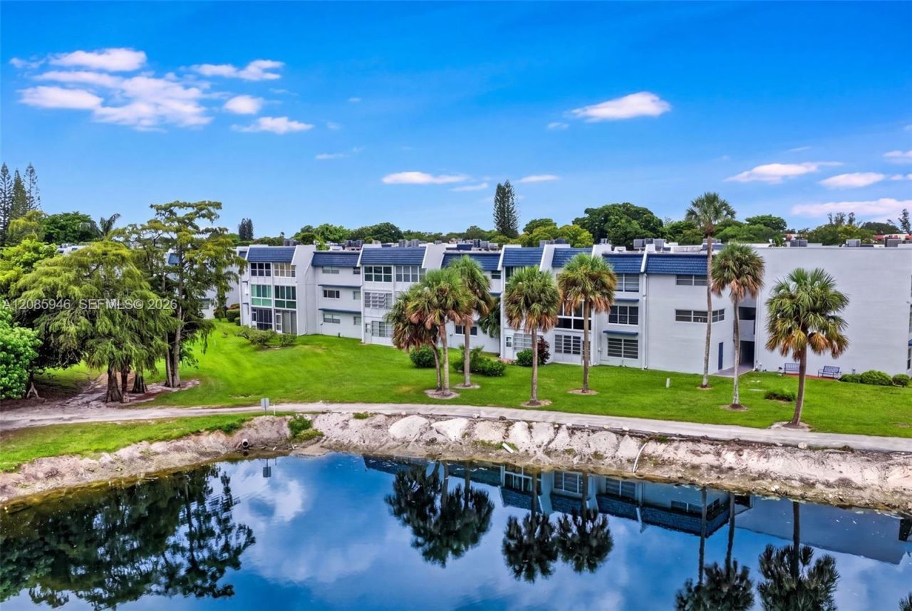 7807 Golf Cir Dr, Unit 104, Margate, FL 33063 Photo