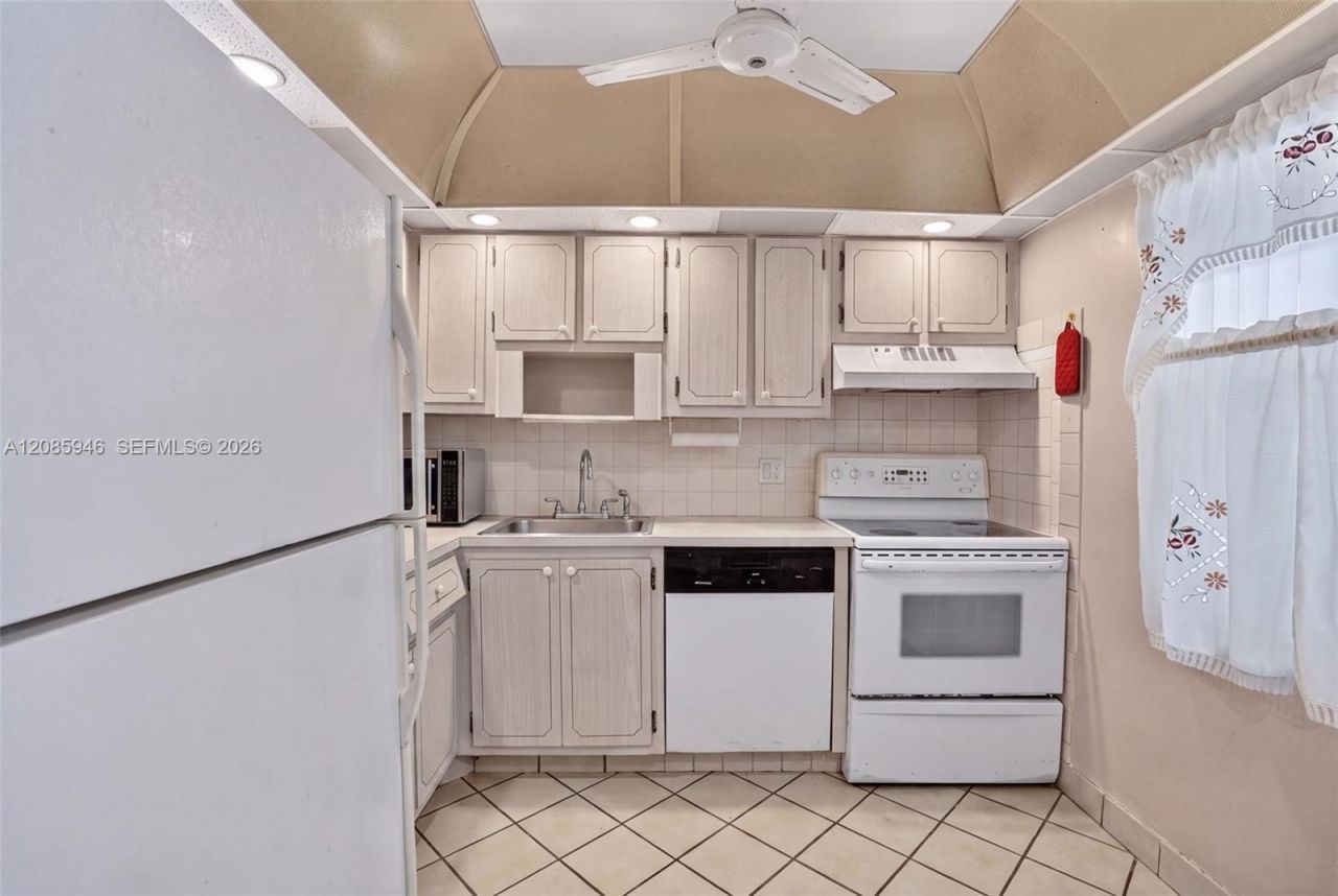 7807 Golf Cir Dr, Unit 104, Margate, FL 33063 Photo