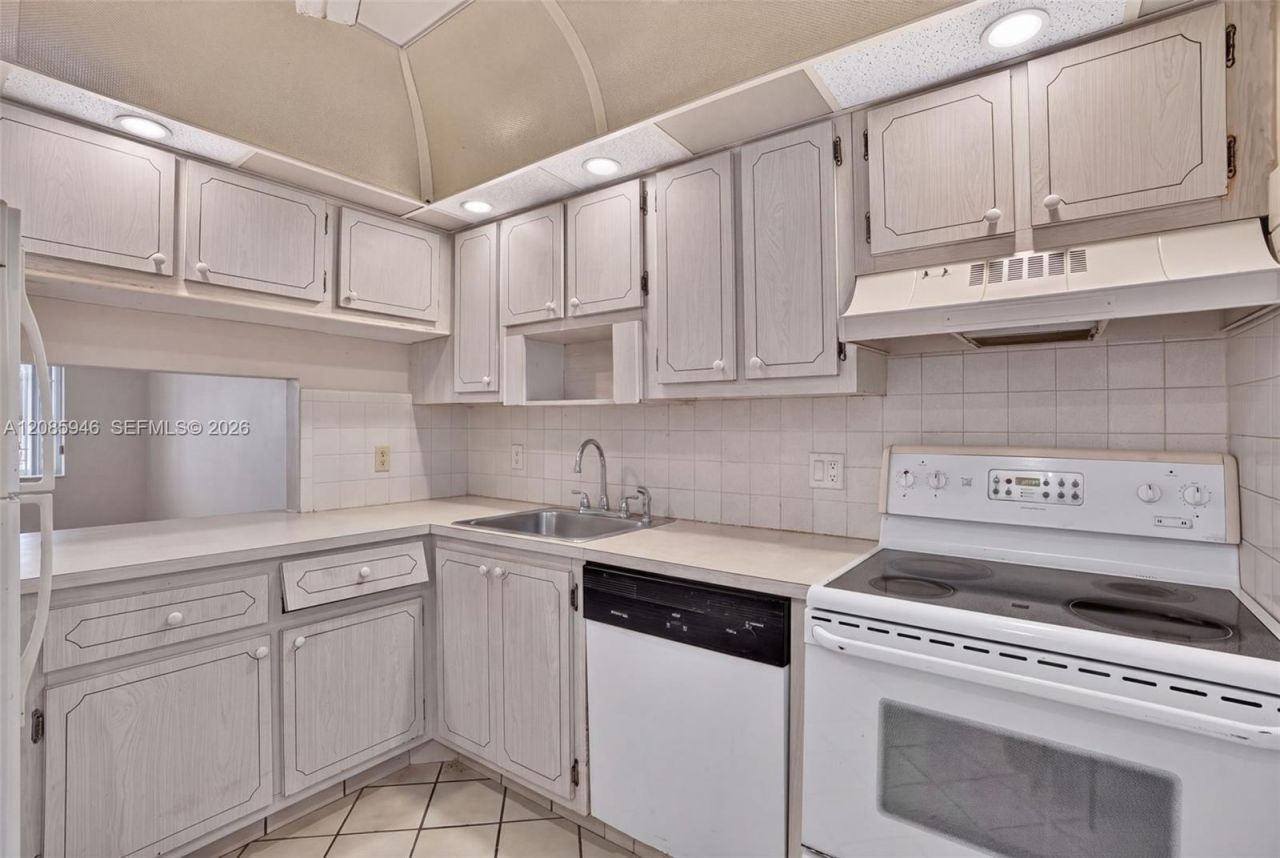 7807 Golf Cir Dr, Unit 104, Margate, FL 33063 Photo