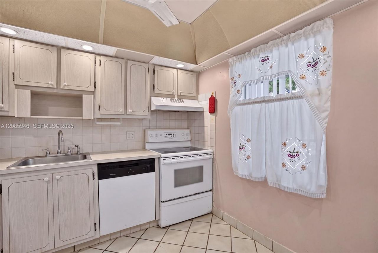 7807 Golf Cir Dr, Unit 104, Margate, FL 33063 Photo