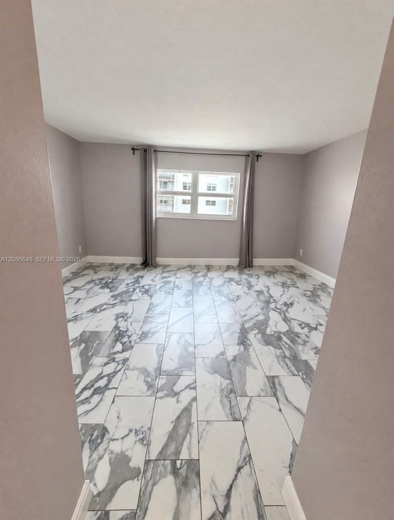 320 NE 12th Ave, Unit 506, Hallandale Beach, FL 33009 Photo