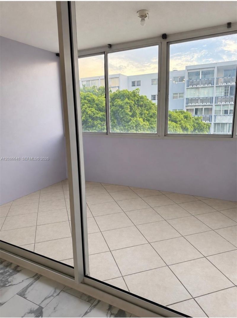 320 NE 12th Ave, Unit 506, Hallandale Beach, FL 33009 Photo