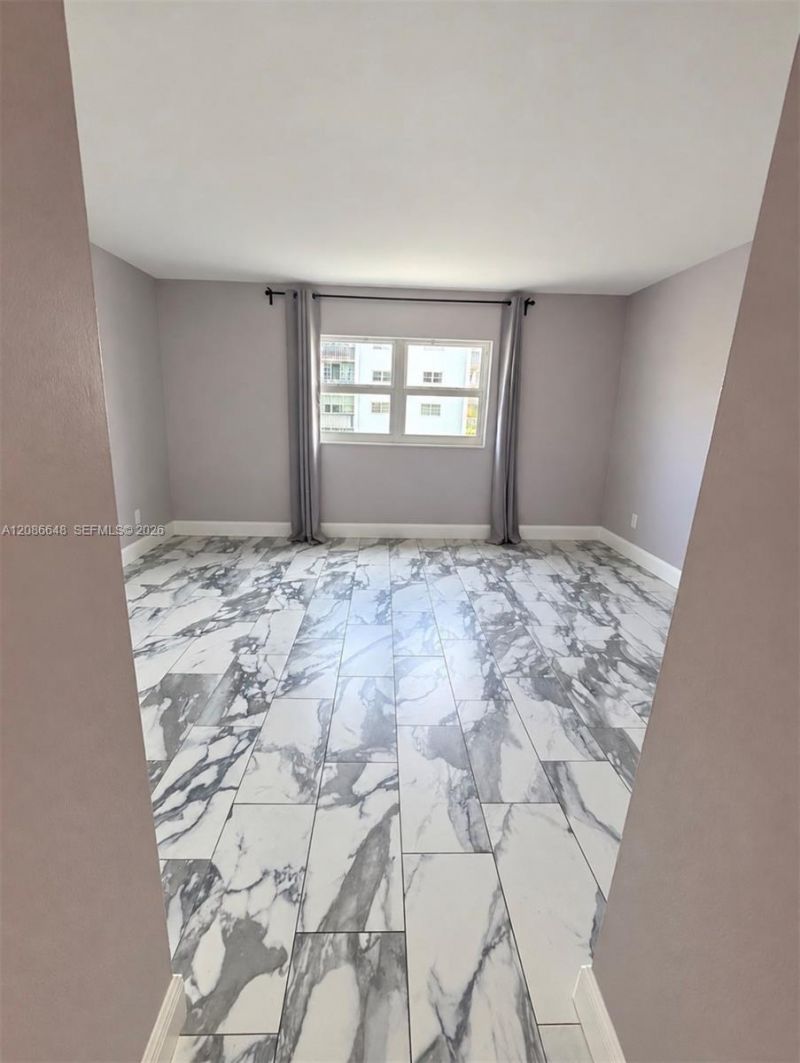 320 NE 12th Ave, Unit 506, Hallandale Beach, FL 33009 Photo