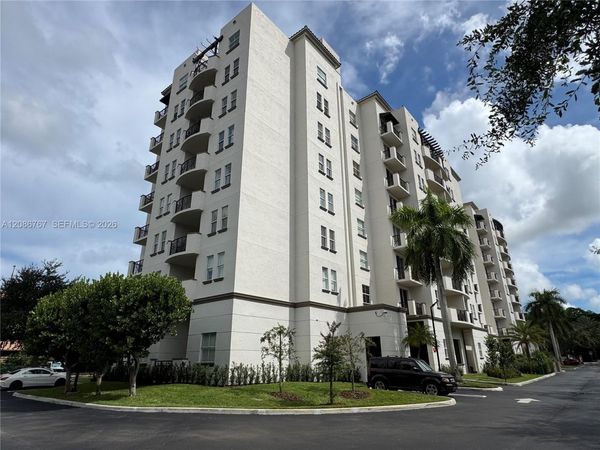 9021 SW 94th St, Unit 303, Miami, FL 33176